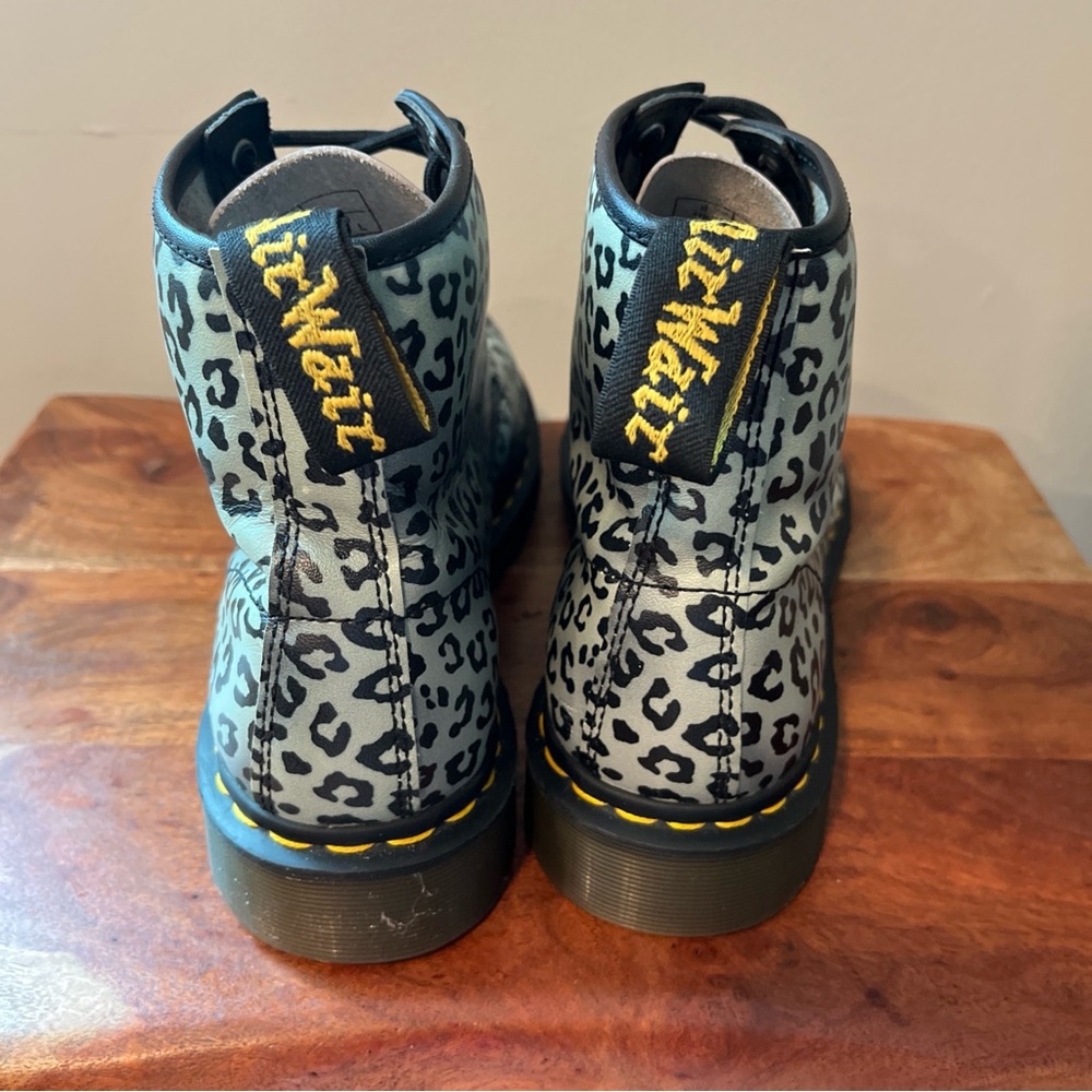 Womens Dr. Martens AirWair 101 Leopard Print Leather Combat Boots Size 10 EUC - Picture 5 of 8